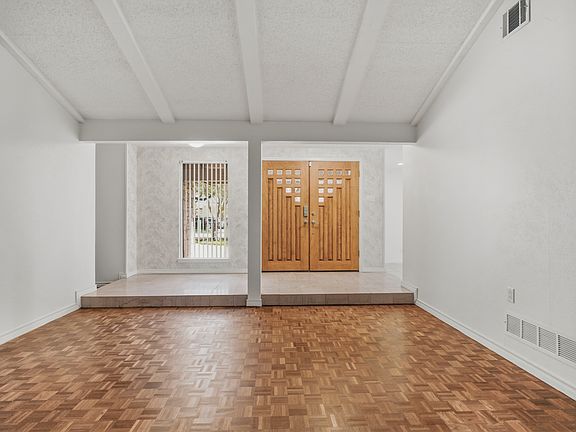 5th image of 15721 Mapleview Cir