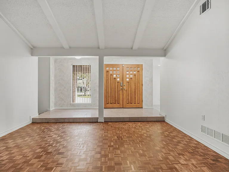 15721 Mapleview Cir — Photo 5