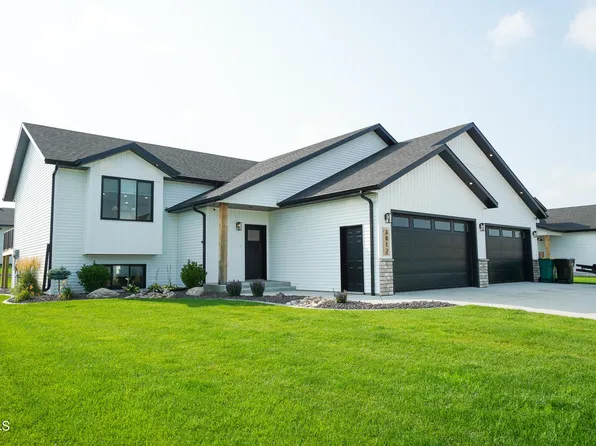 3812 Nickel St, Bismarck, ND 58503