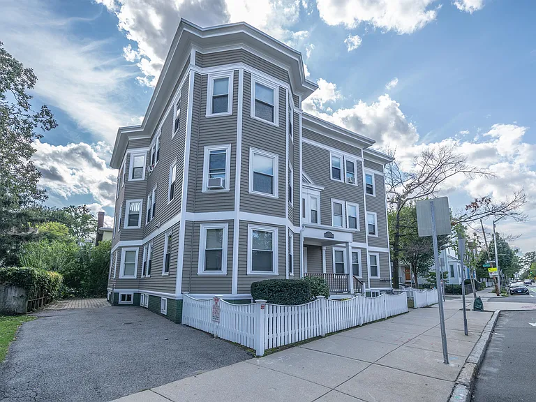 1590 Cambridge St — Photo 3