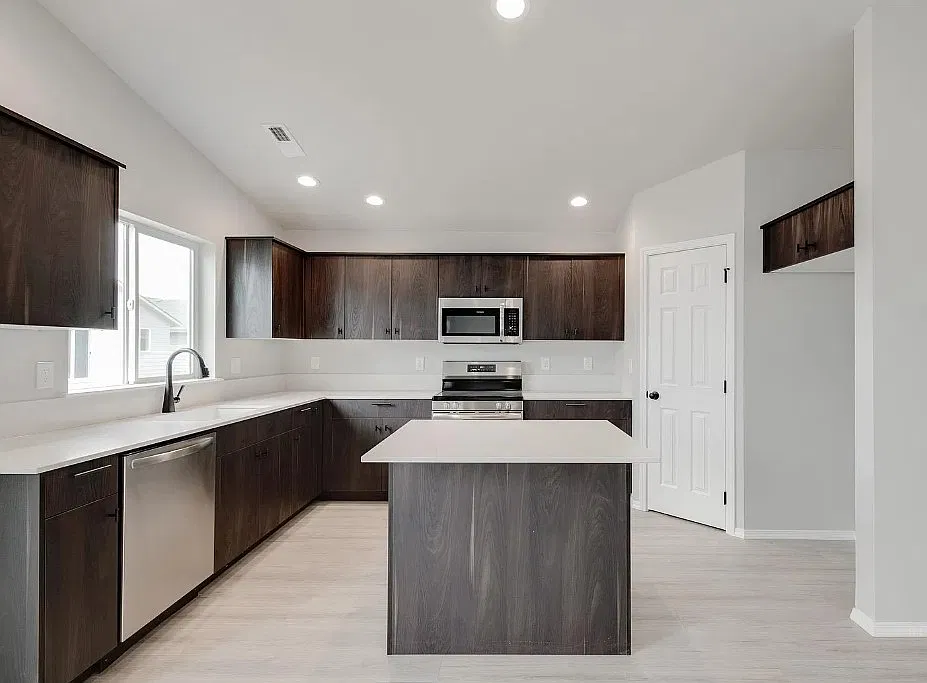 1669 Southwest Pegasus Peak Ave - - — Photo 4