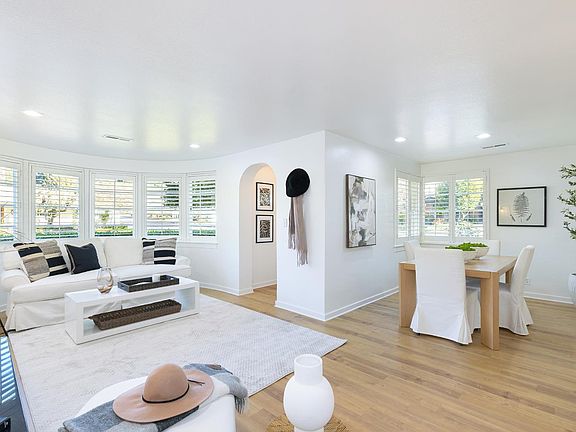 5th image of 137 Acacia Avenue