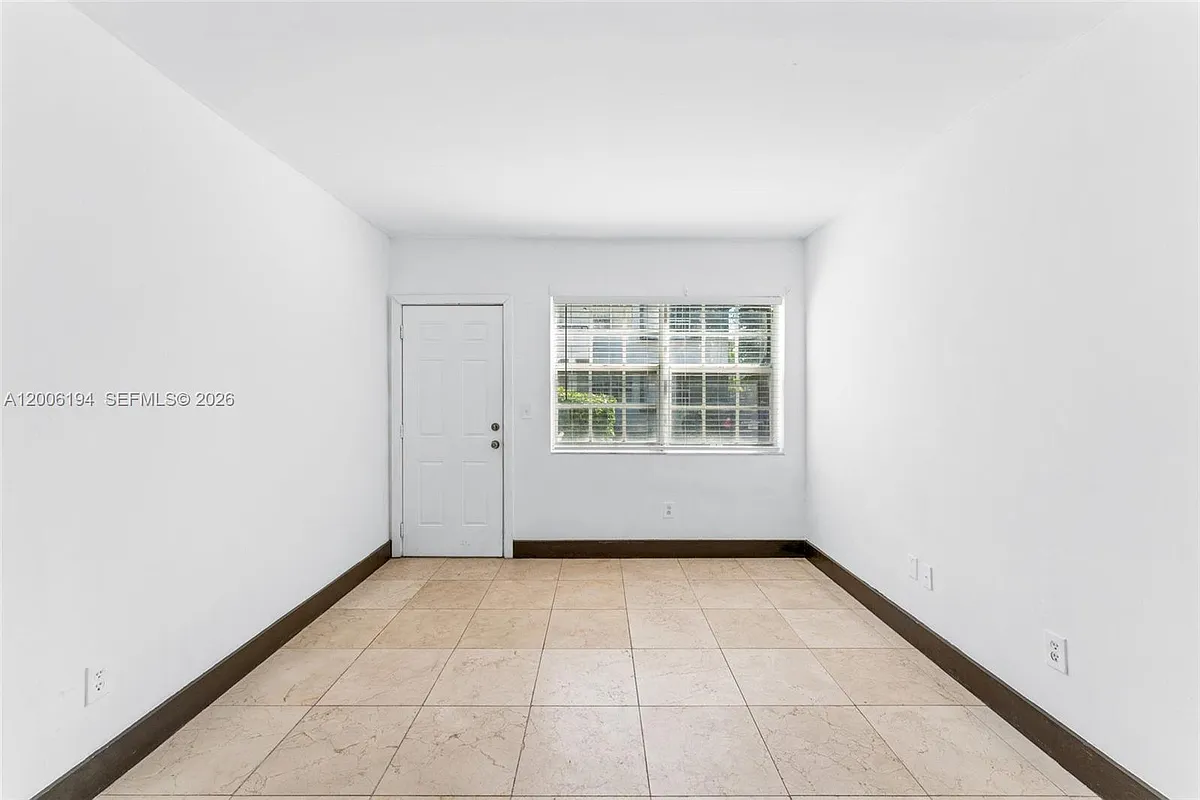 Building Photo - 551 NE 62nd St #6
