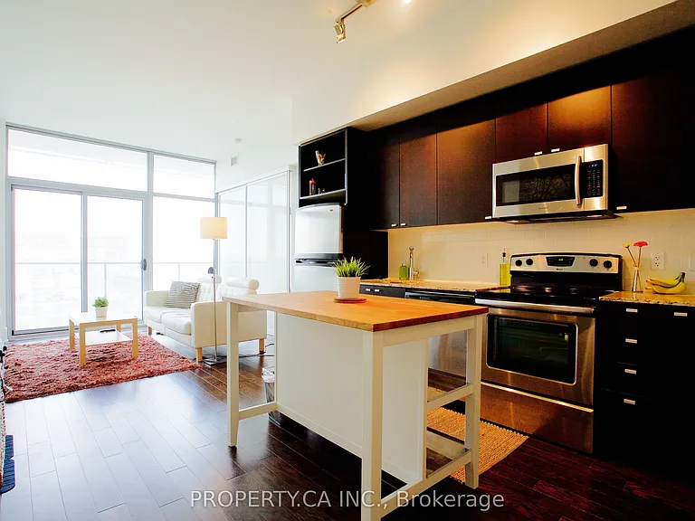 103 The Queensway #2815 — Photo 5