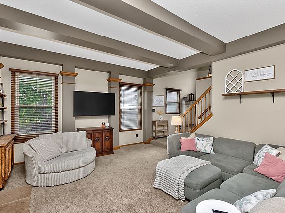 3rd image of 7422 Dakota Cir