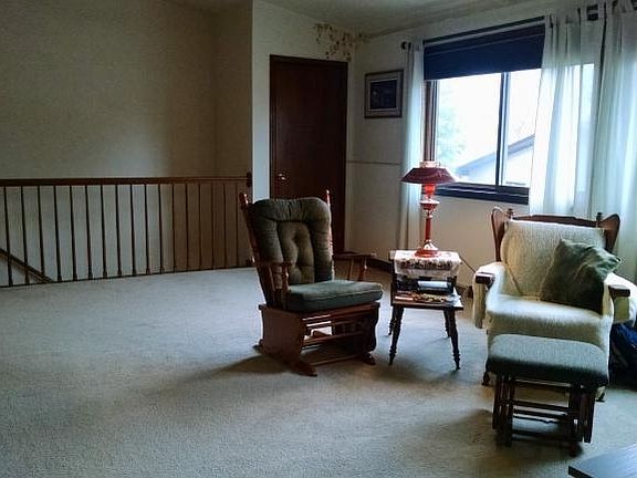 3rd image of 271 Bayberry Ln