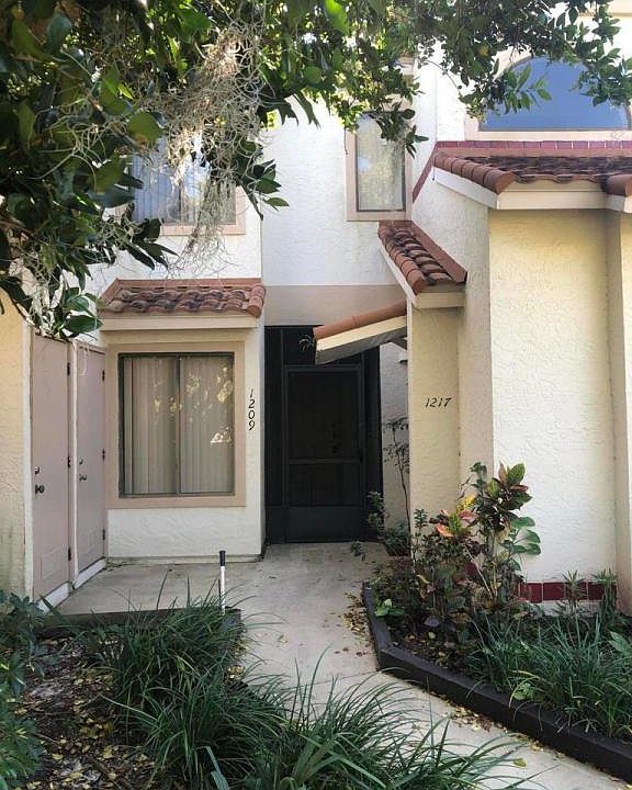 1st image of 1209 Country Club Dr