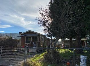 100 Redwood Rd, Klamath, CA 95548