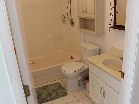 4th image of 2968 Bellevue Ave