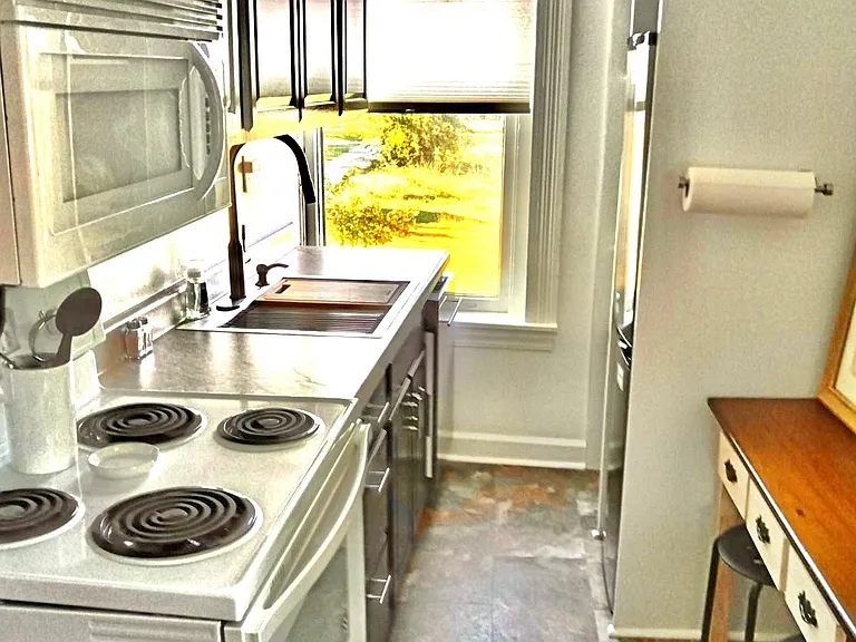 512 Queen St #B — Photo 6