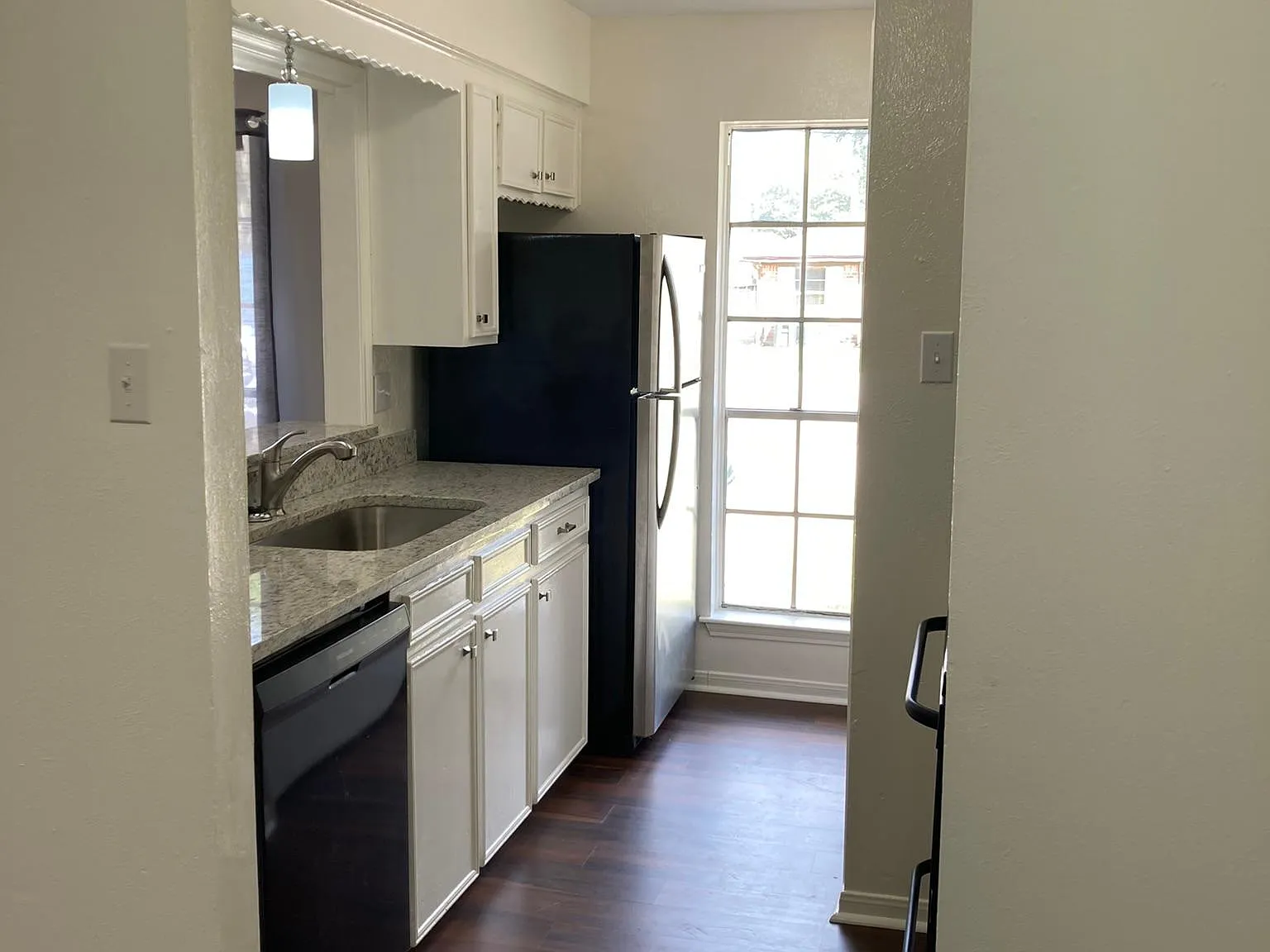 2112 N Austin Ave — Photo 4