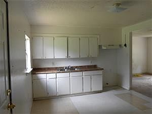 2nd image of 2960 Hattie St