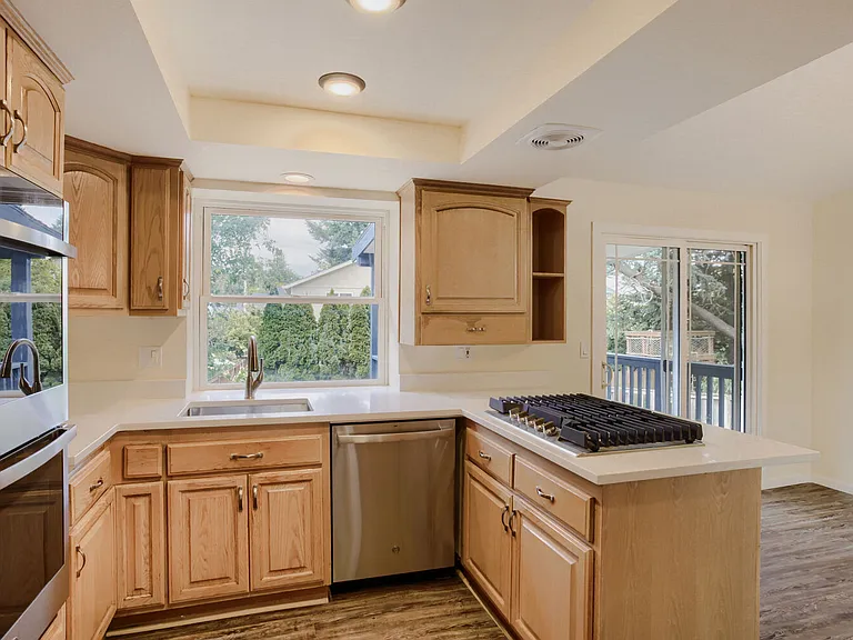 14539 SE Center St — Photo 6