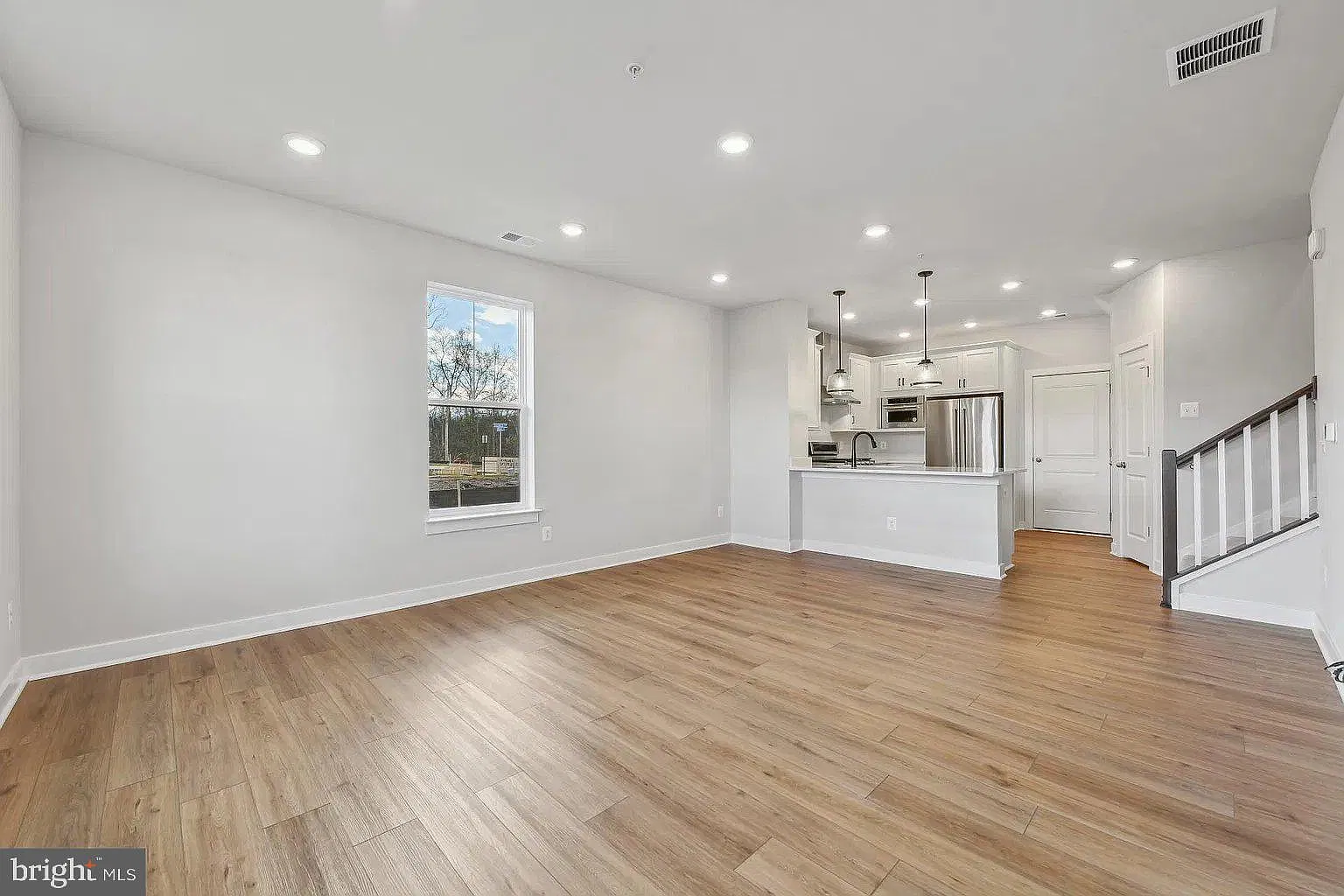 3 bed, 2.5 bath, 1635 sqft, $2,900 — Photo 3