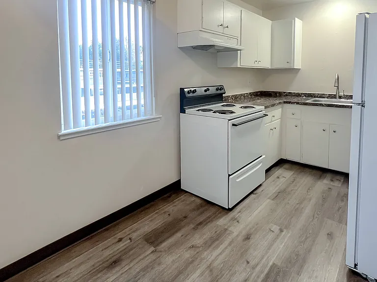 Monterey Manor Apartments — Photo 27