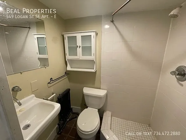 549 Logan St SE #E — Photo 14