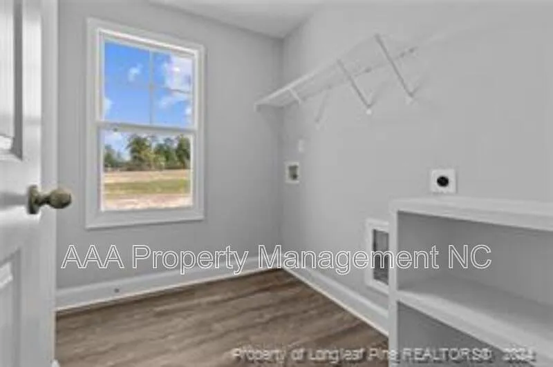 4 bed, 2.5 bath, 2300 sqft, $2,700 — Photo 3