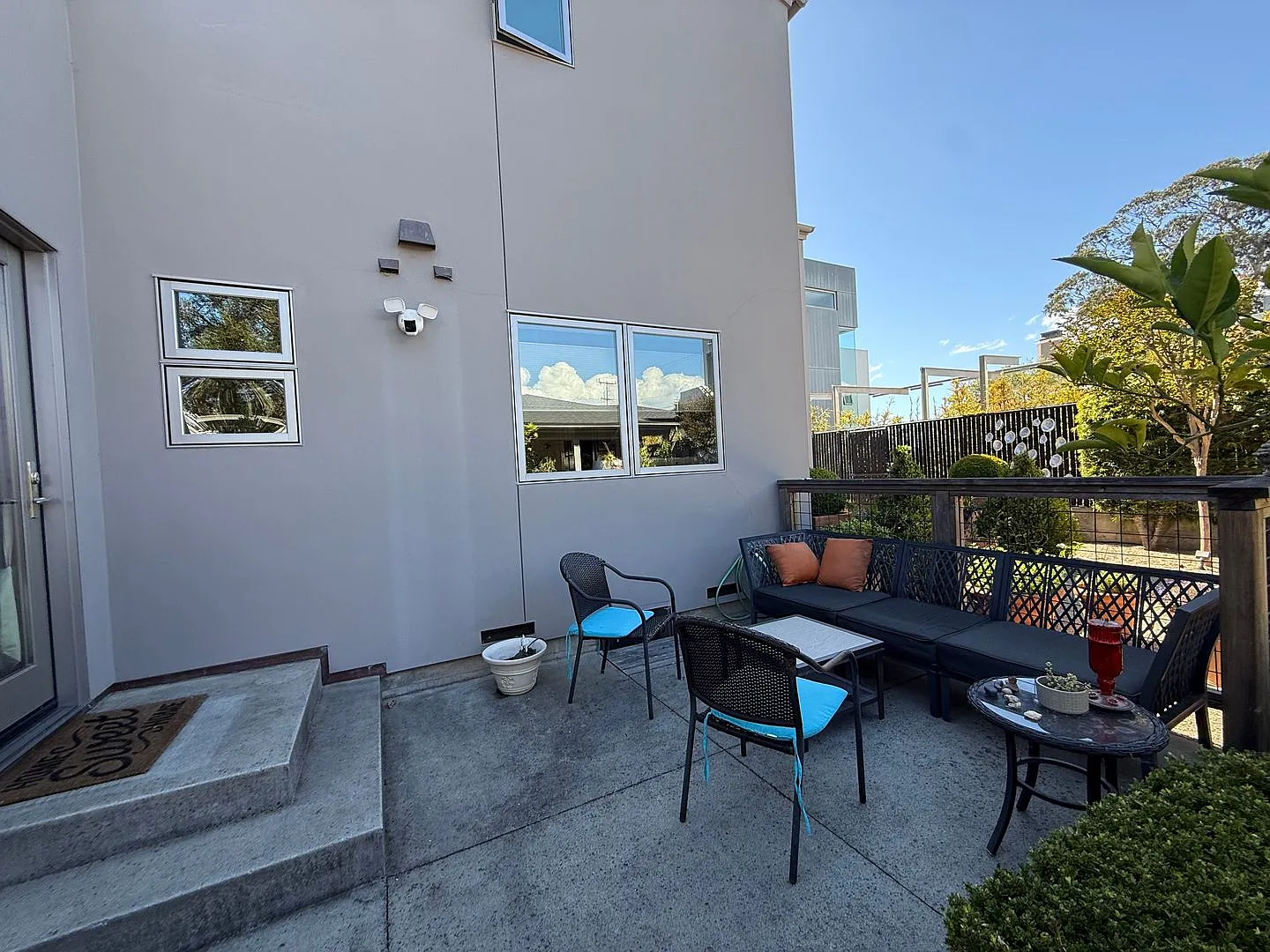 453 Seaview Drive — Photo 4