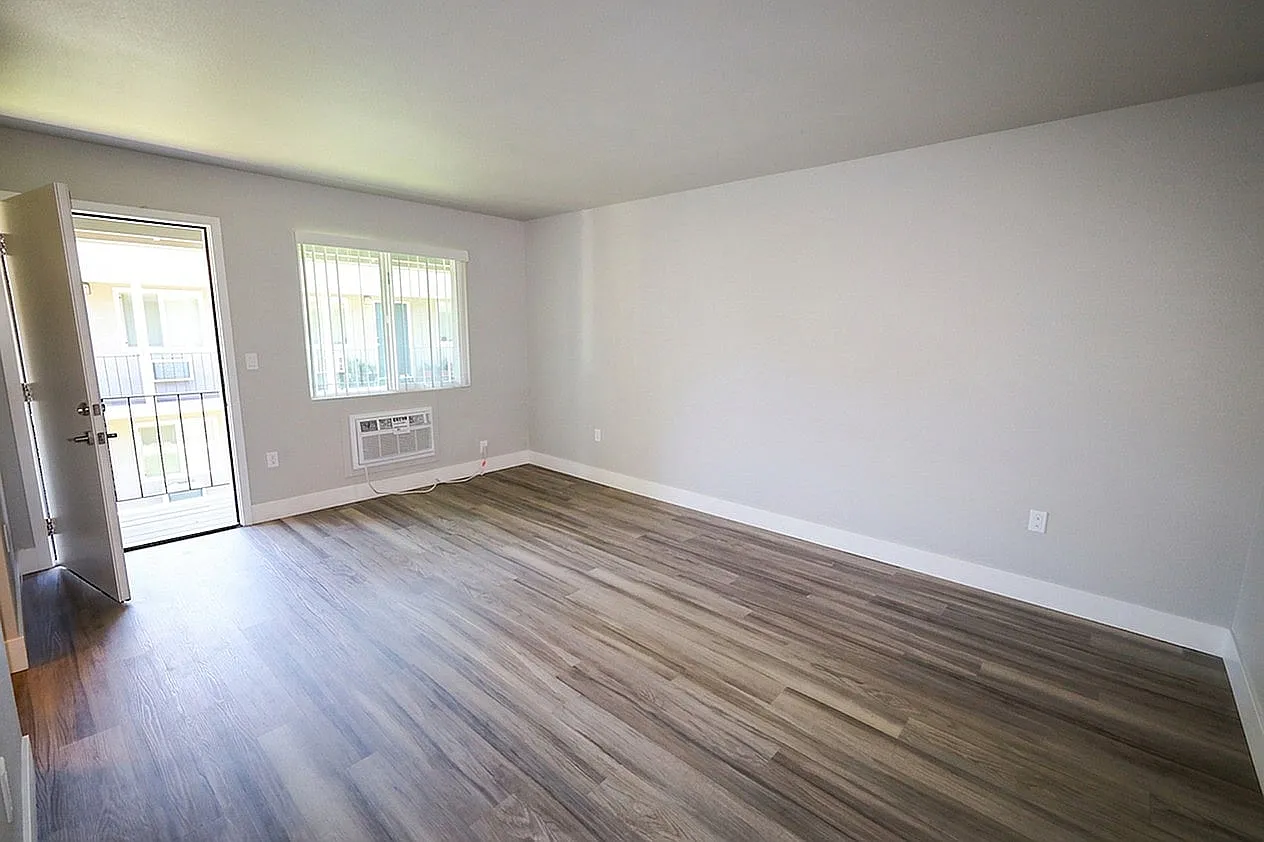 Teal Apartments — Photo 3
