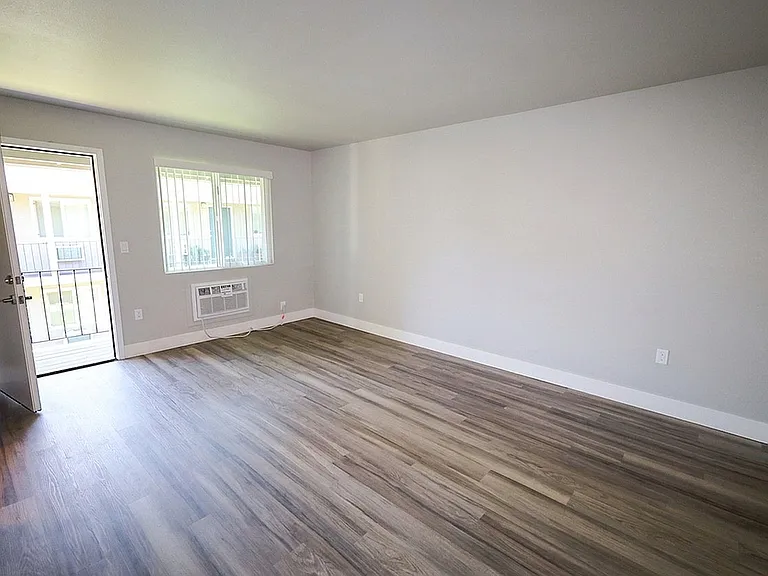 Teal Apartments — Photo 3