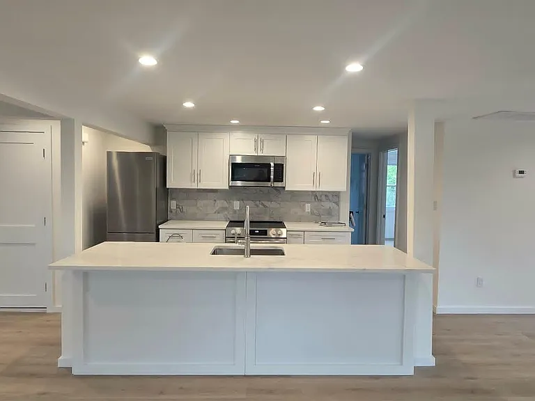 90 Nassau Rd — Photo 4