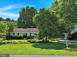 1043 E Meadow Rd, Manheim, PA 17545