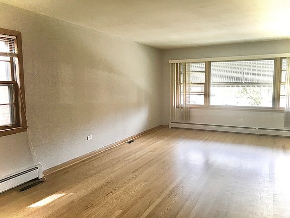 2nd image of 5517 W Sunnyside Ave #1