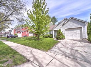 74 Bedford Rd, Mundelein, IL 60060