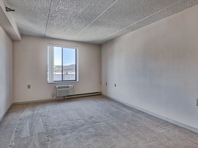 Freedom Place Apartments — Photo 29