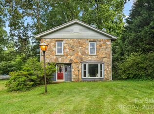 1058 Howard Gap Loop Rd, Flat Rock, NC 28731