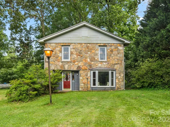 1058 Howard Gap Loop Rd, Flat Rock, NC 28731