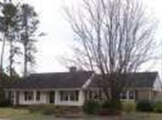 605 E Wilmington St, Burgaw, NC 28425