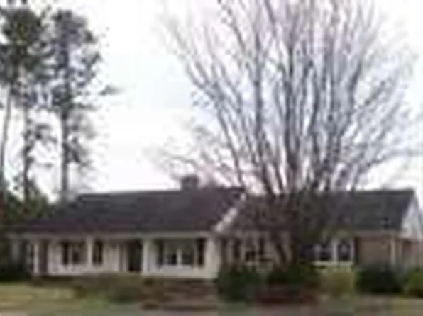 605 E Wilmington St, Burgaw, NC 28425