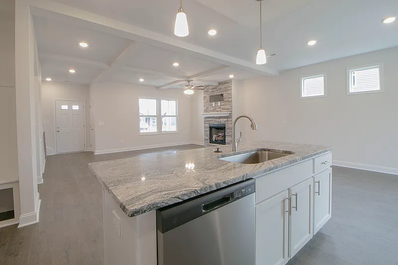 4 bed, 2.5 bath, 2076 sqft, $1,990 — Photo 4