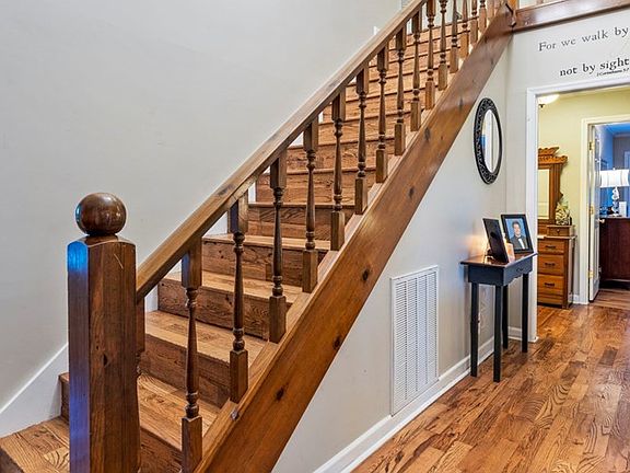 3rd image of 3421 Ramblewood Cir NW