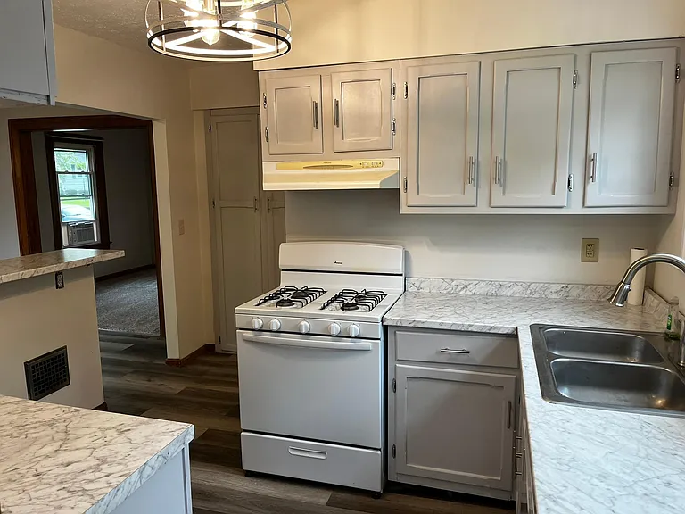 233 Superior St — Photo 10