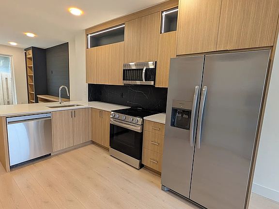 3rd image of 6009 NE 30th Ave #4