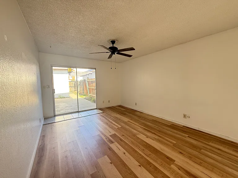 595 W Alamos Ave — Photo 8