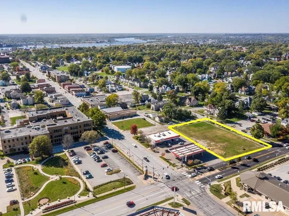 321 W Locust St, Davenport, IA 52803