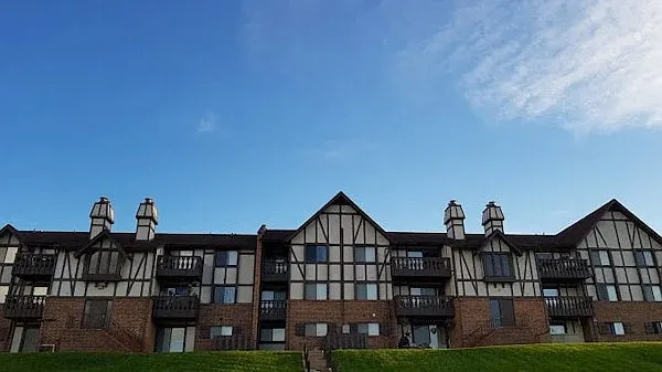 Berkshire Apartments — Photo 2
