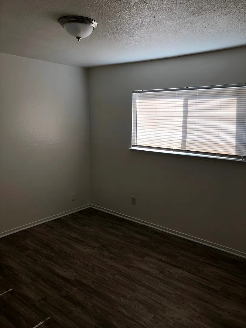 517 to 520- Mooney Blvd. — Photo 2