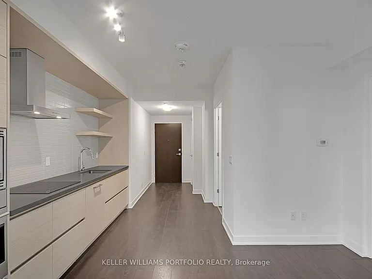 2221 Yonge St #1106 — Photo 12