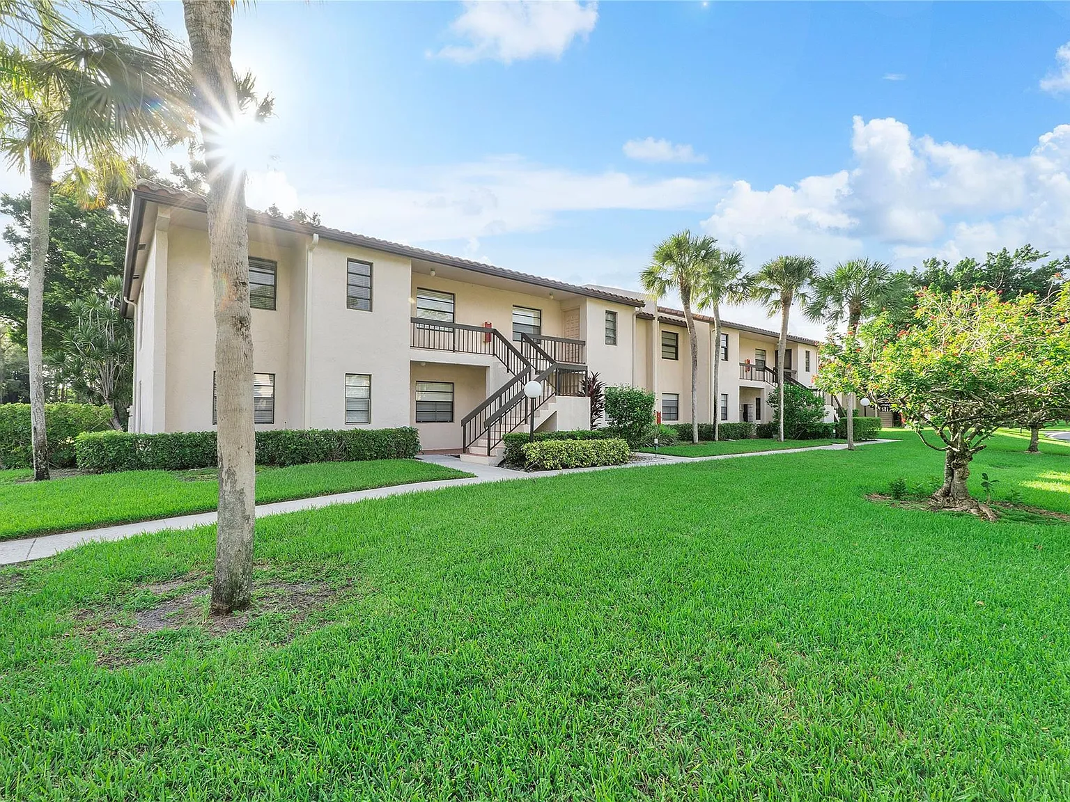 27 H — Photo 1