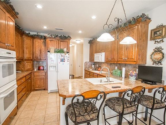 3rd image of 126 Woodland Dr