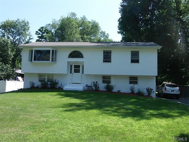 1st image of 8 Lincoln Dr