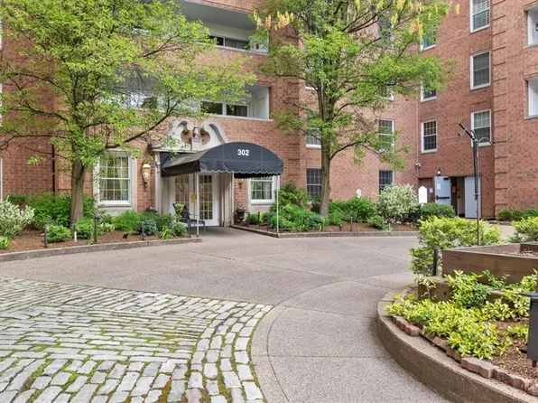 302 Fox Chapel Rd APT 402, Pittsburgh, PA 15238