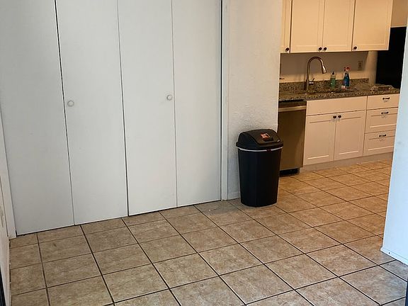 5th image of 2001 Newbury Dr #1