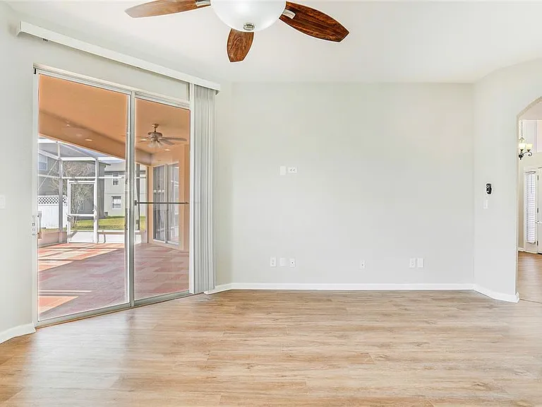 2920 Willow Creek Ln — Photo 21
