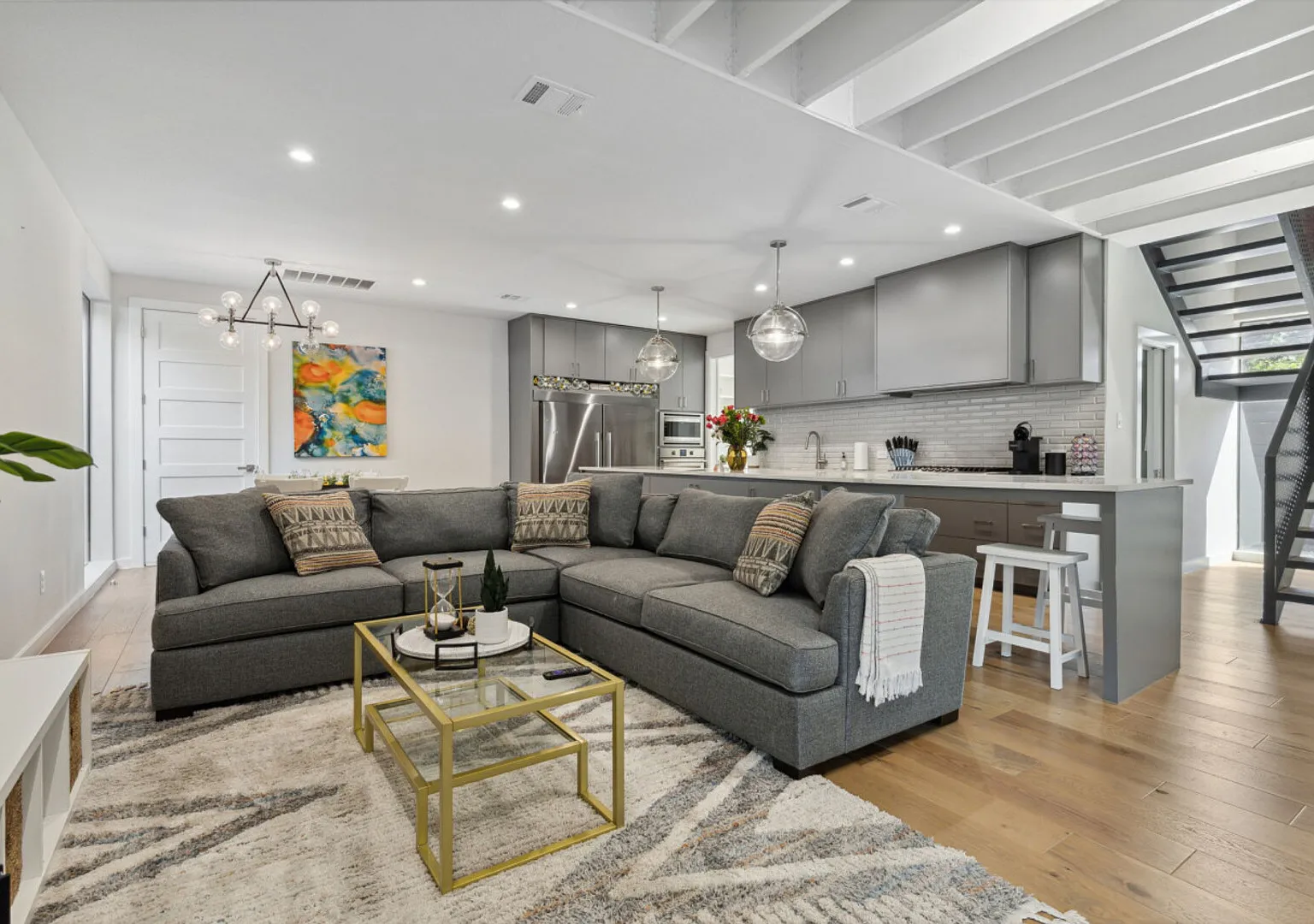 2 4 Bed / 4 Bath Modern Luxury Home Dallas (Unit A) — Photo 1