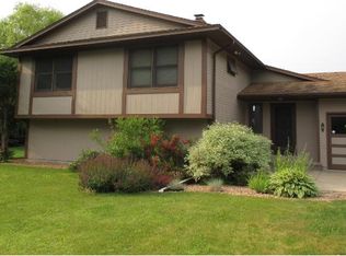 13711 Panola Dr, Lindstrom, MN 55045